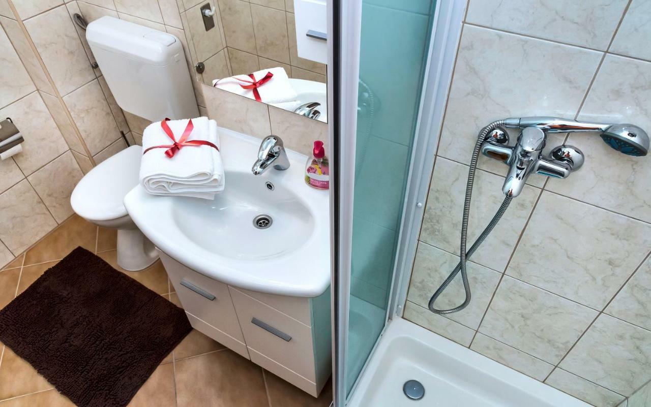 Apartmani Ami Podstrana Esterno foto