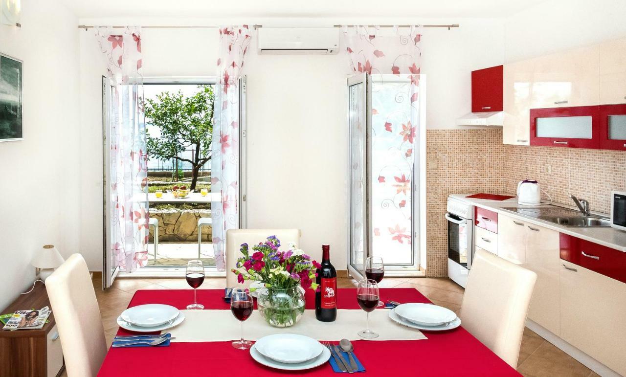 Apartmani Ami Podstrana Esterno foto